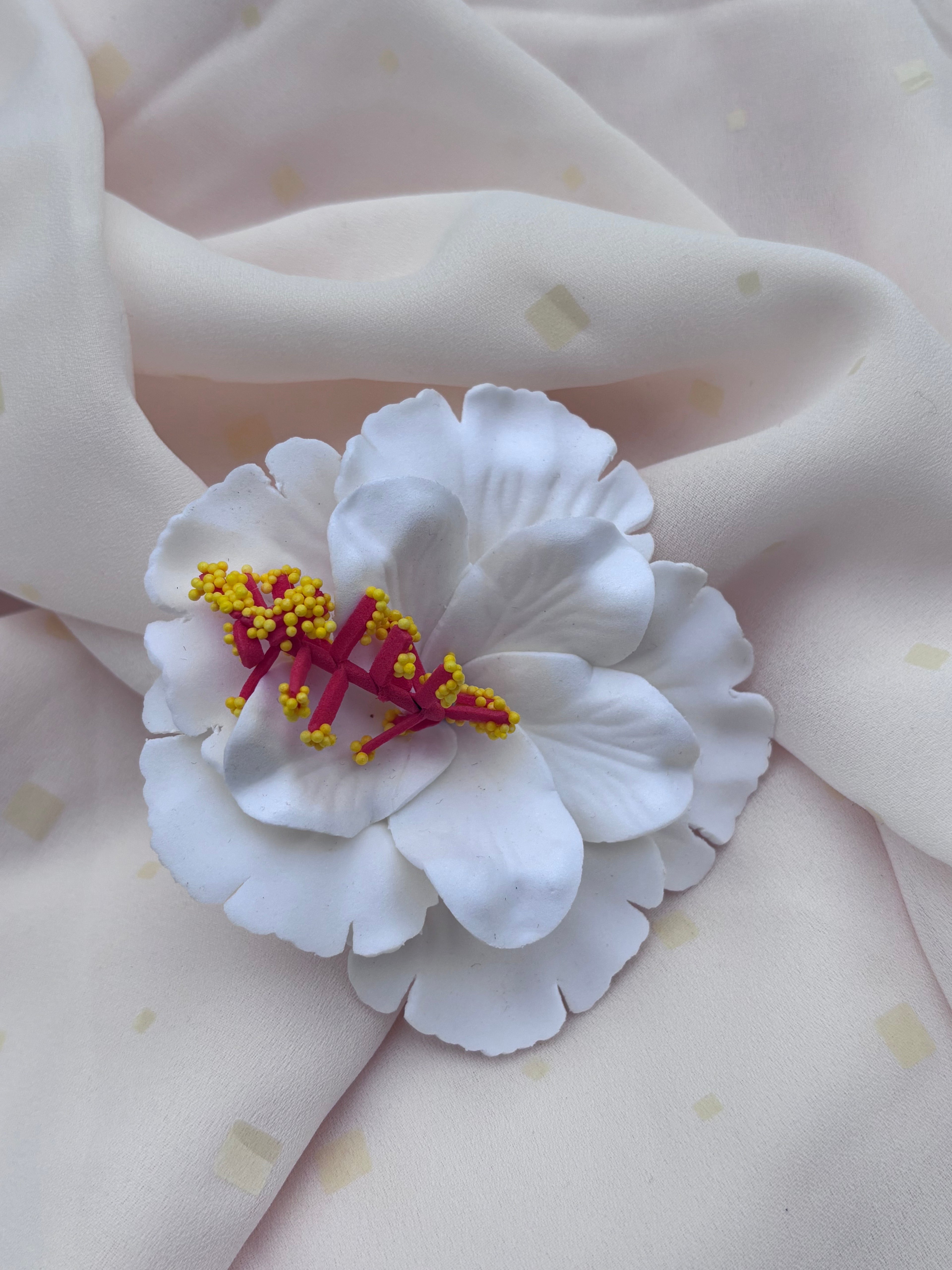 Sei - White Hibiscus Flower